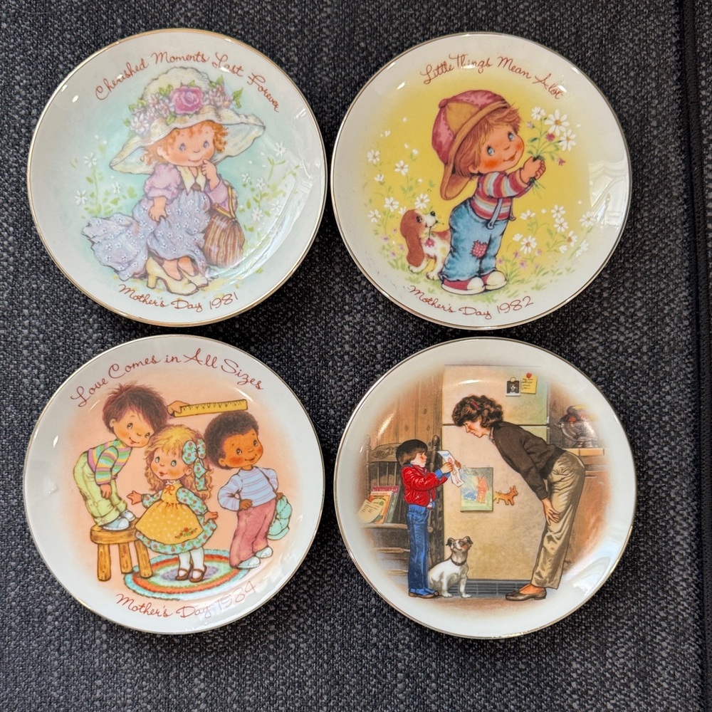 Avon Collector's Plates Set - Multicolor